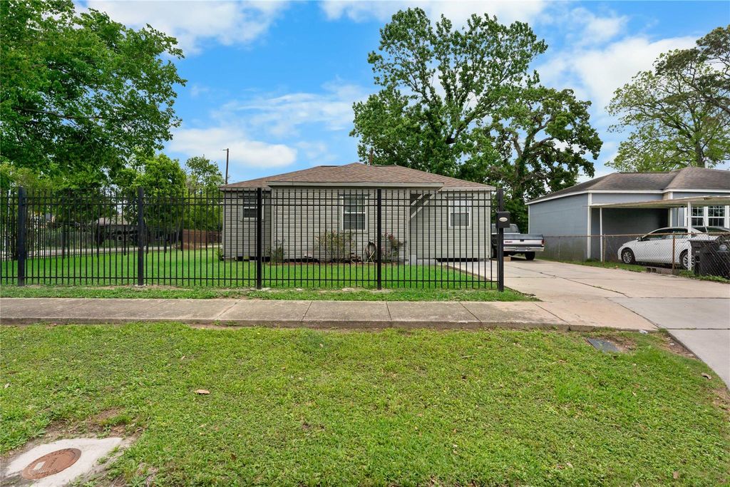 1005 Majestic Street, Houston, TX 77020