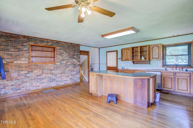 156 Warrior Lane, Johnson City, TN 37601