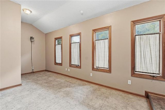 2410 NW 53rd Terrace, Kansas City, MO 64151