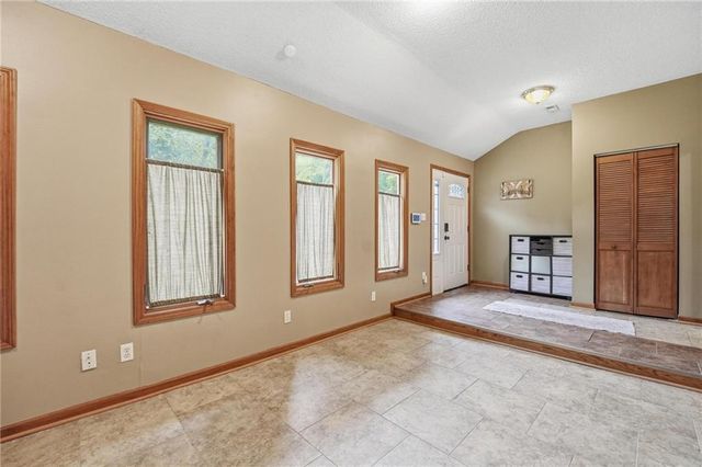 2410 NW 53rd Terrace, Kansas City, MO 64151