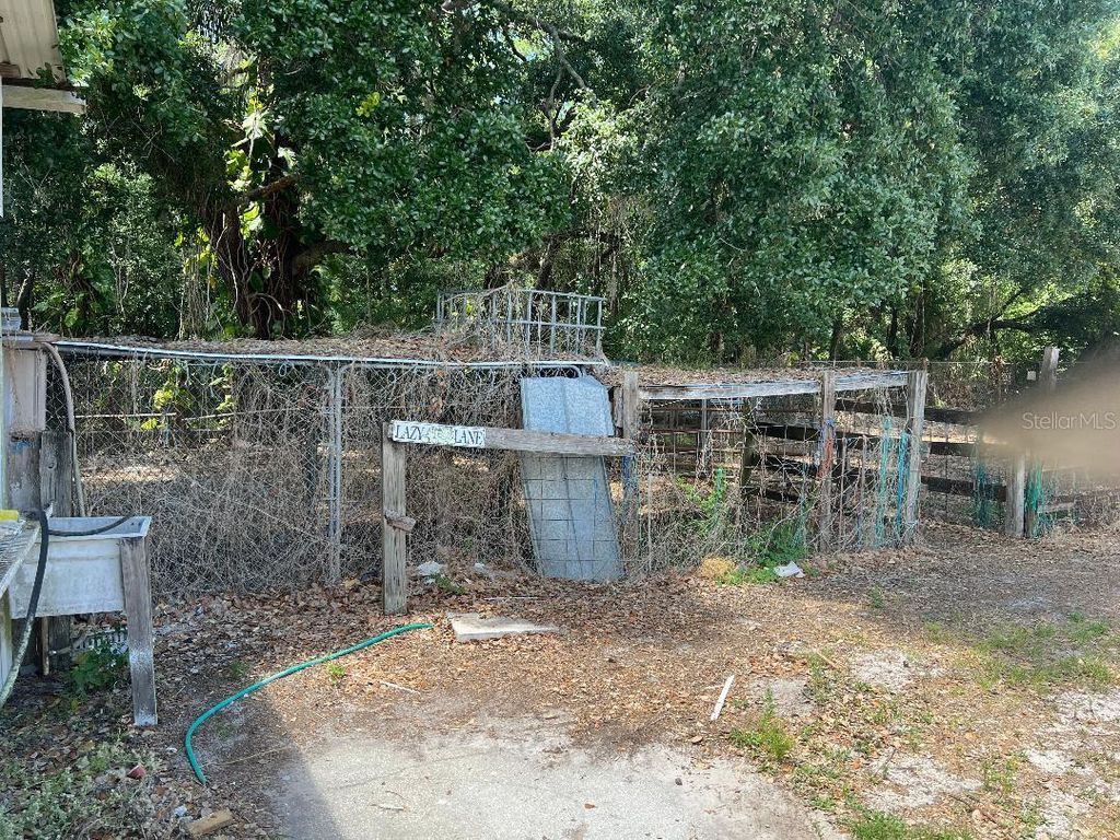 Image 11 of property listing at 15617 CASEY ROAD, Tampa, FL 33624