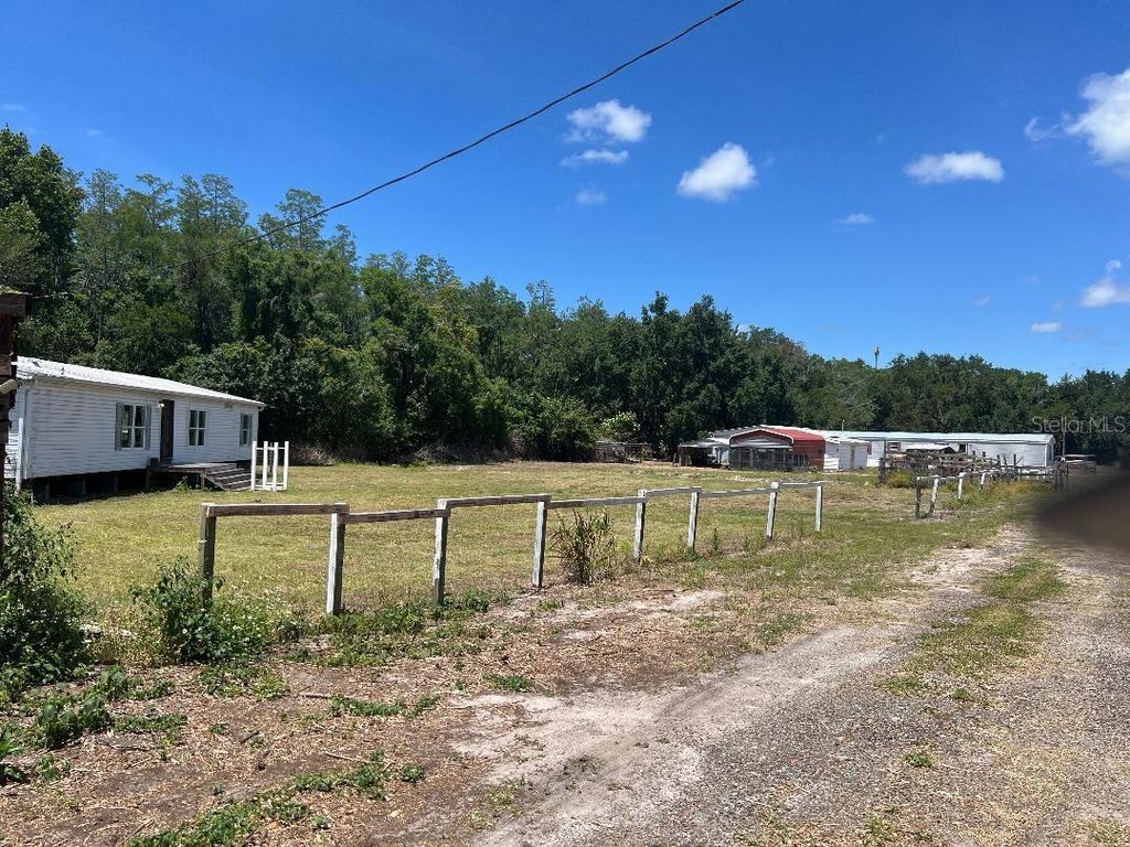 Image 15 of property listing at 15617 CASEY ROAD, Tampa, FL 33624