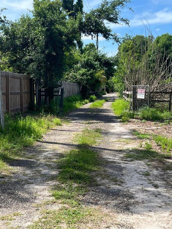 Image 3 of property listing at 15617 CASEY ROAD, Tampa, FL 33624