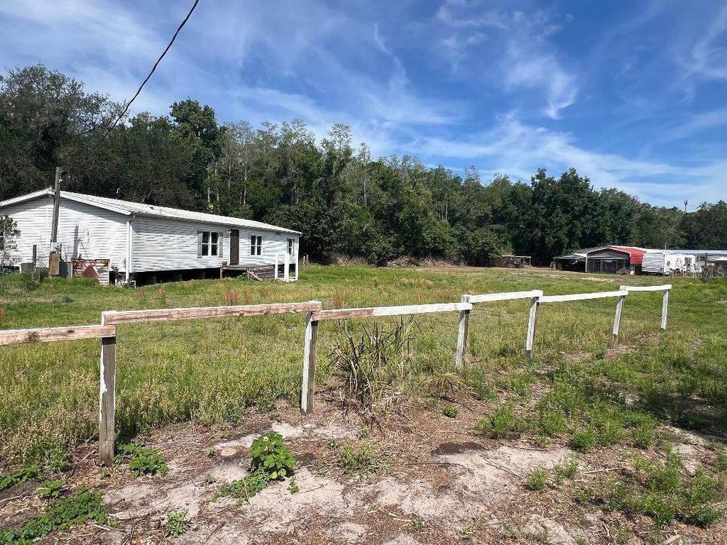Image 4 of property listing at 15617 CASEY ROAD, Tampa, FL 33624