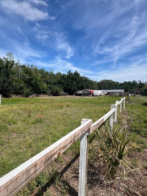 Image 5 of property listing at 15617 CASEY ROAD, Tampa, FL 33624