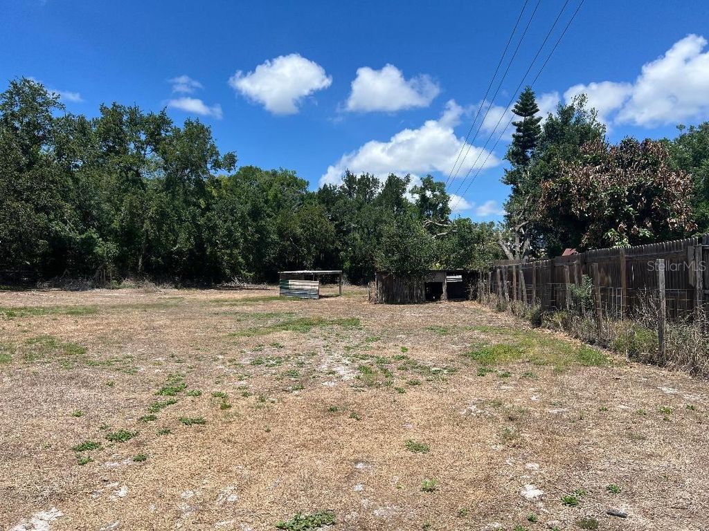 Image 6 of property listing at 15617 CASEY ROAD, Tampa, FL 33624