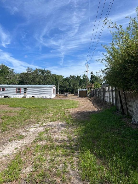 Image 7 of property listing at 15617 CASEY ROAD, Tampa, FL 33624