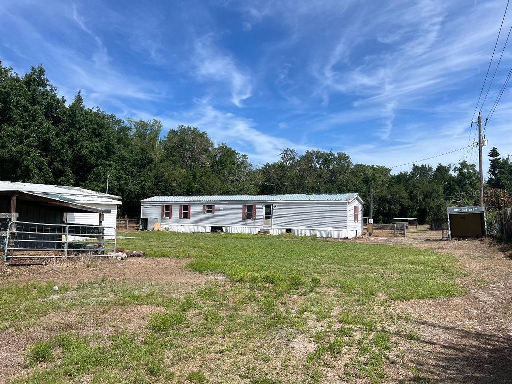 Image 8 of property listing at 15617 CASEY ROAD, Tampa, FL 33624