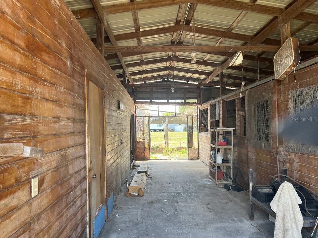 Image 9 of property listing at 15617 CASEY ROAD, Tampa, FL 33624