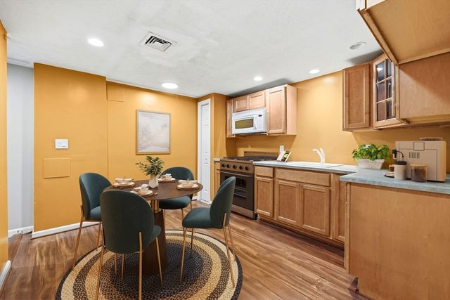 98 Park Ave, Wilmington, MA 01887