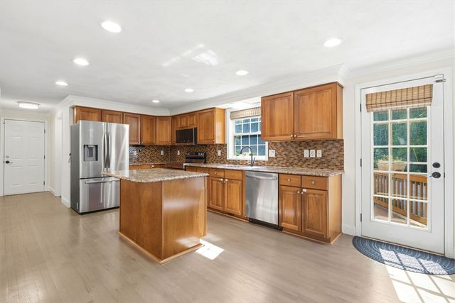 98 Park Ave, Wilmington, MA 01887