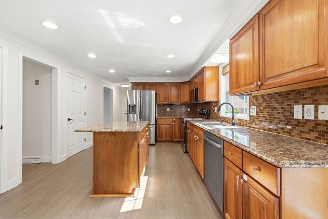 98 Park Ave, Wilmington, MA 01887