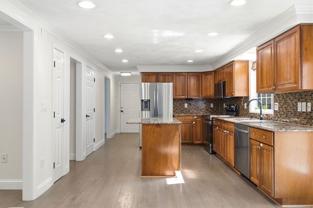 98 Park Ave, Wilmington, MA 01887