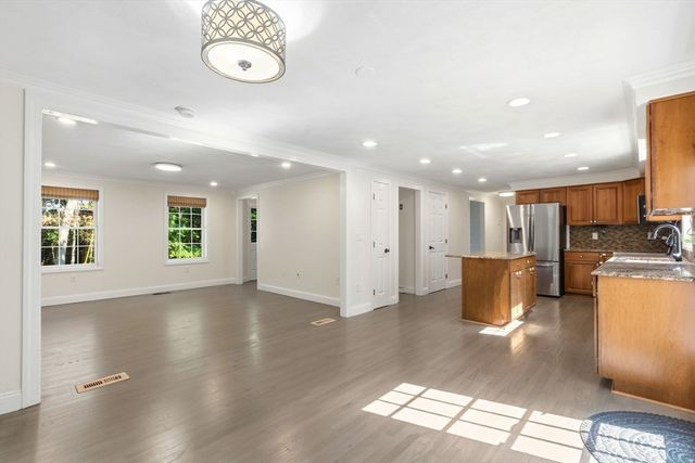 98 Park Ave, Wilmington, MA 01887