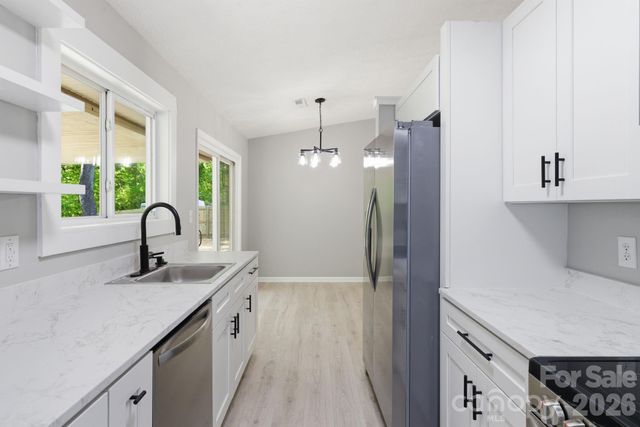 24 sagefield Drive, Candler, NC 28715