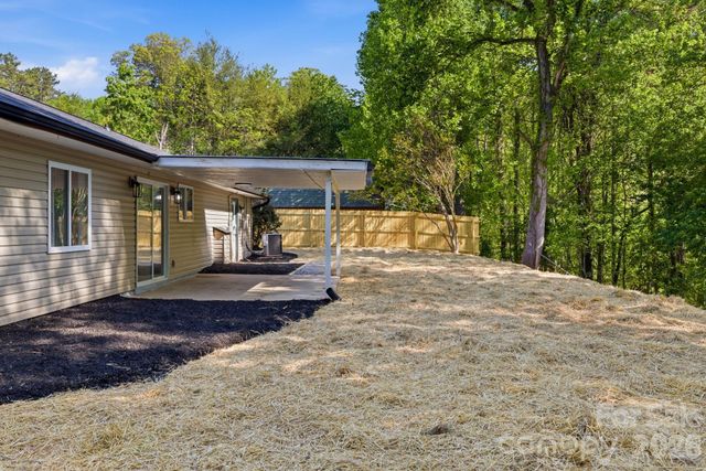 24 sagefield Drive, Candler, NC 28715