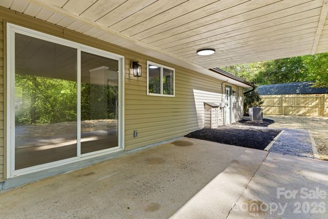 24 sagefield Drive, Candler, NC 28715
