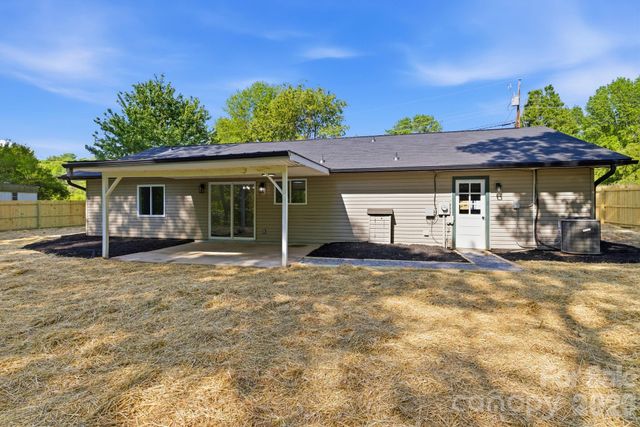 24 sagefield Drive, Candler, NC 28715