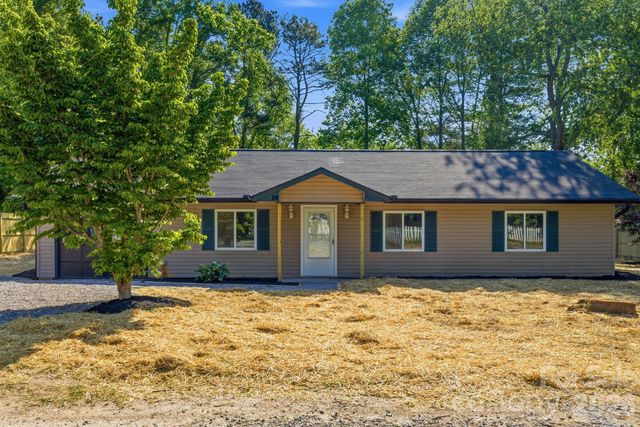 24 sagefield Drive, Candler, NC 28715