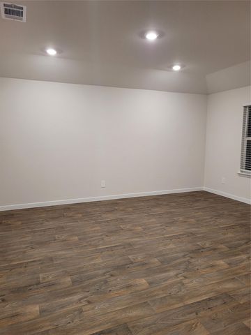 211 CALLADO CIR, San Marcos, TX 78666