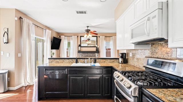 238 Harvest Dr, Vacaville, CA 95687