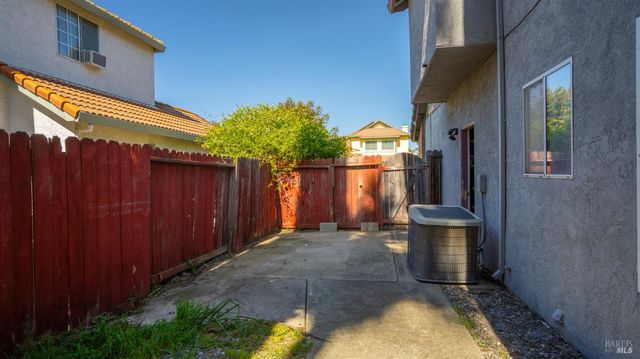 238 Harvest Dr, Vacaville, CA 95687