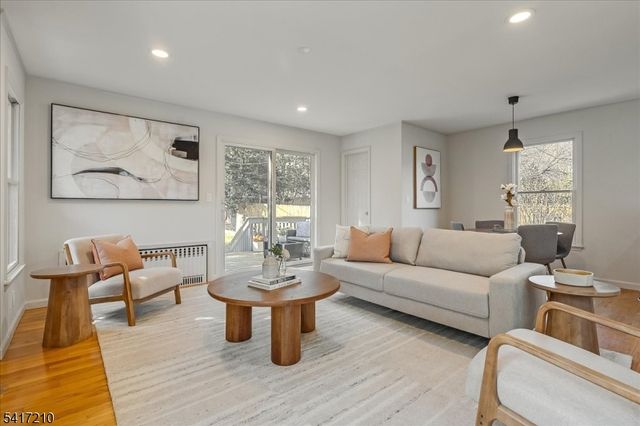 82 Essex Ave, Glen Ridge Boro Twp., NJ 07028