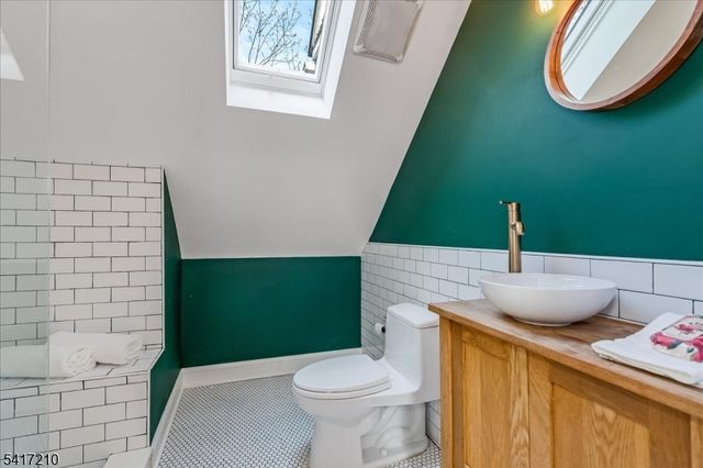 82 Essex Ave, Glen Ridge Boro Twp., NJ 07028