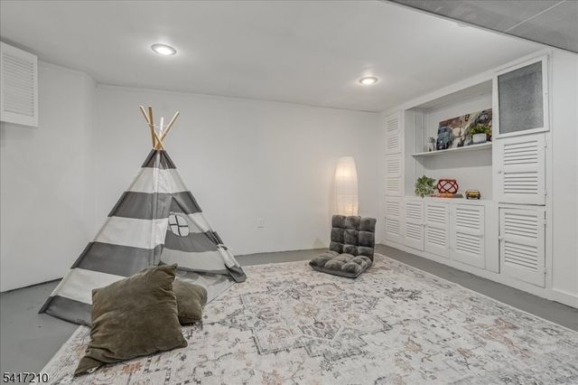 82 Essex Ave, Glen Ridge Boro Twp., NJ 07028