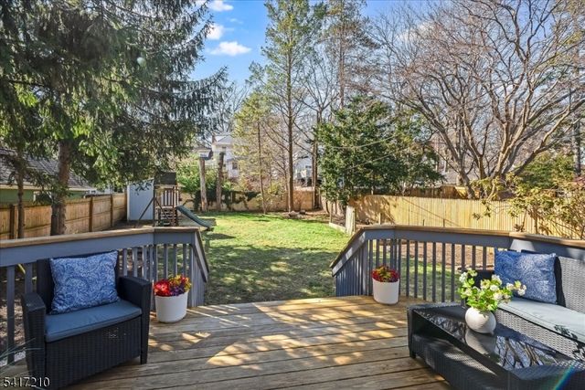 82 Essex Ave, Glen Ridge Boro Twp., NJ 07028