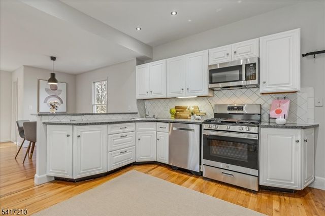 82 Essex Ave, Glen Ridge Boro Twp., NJ 07028