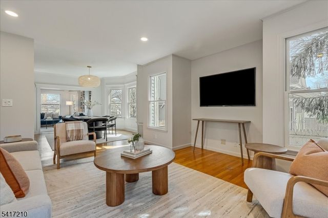 82 Essex Ave, Glen Ridge Boro Twp., NJ 07028