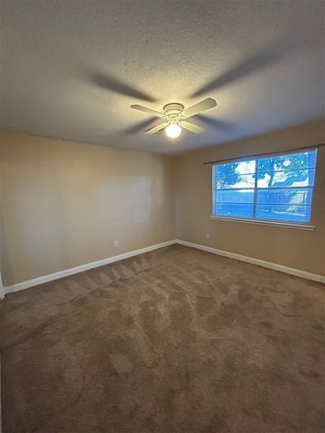 1605 NW 79th St, Lawton, OK 73505