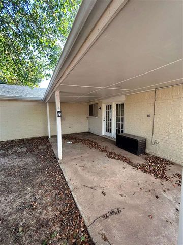 1605 NW 79th St, Lawton, OK 73505