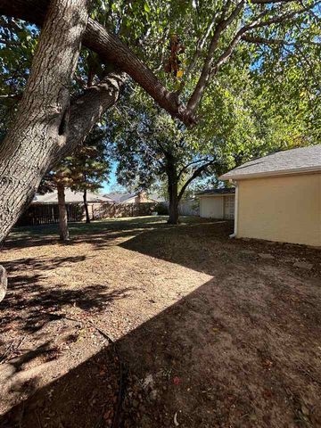 1605 NW 79th St, Lawton, OK 73505