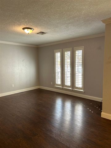 1605 NW 79th St, Lawton, OK 73505