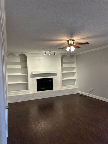 1605 NW 79th St, Lawton, OK 73505
