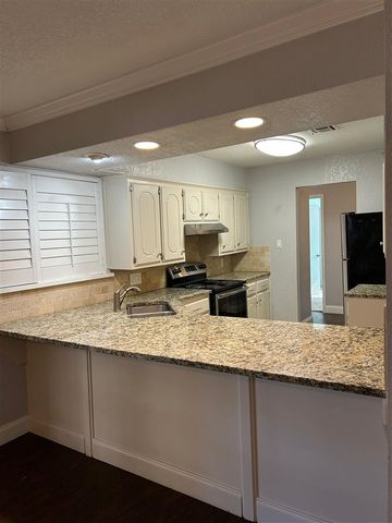 1605 NW 79th St, Lawton, OK 73505