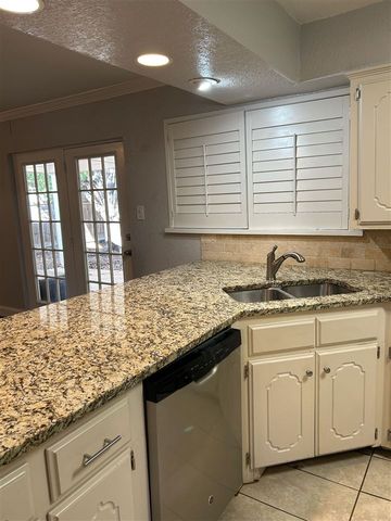 1605 NW 79th St, Lawton, OK 73505
