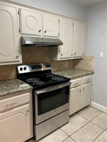 1605 NW 79th St, Lawton, OK 73505
