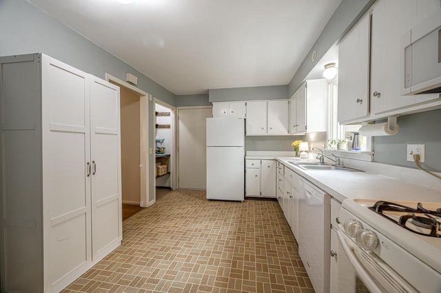 22 Whitcomb Circle, Madison, WI 53711