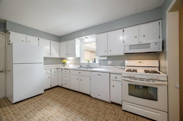 22 Whitcomb Circle, Madison, WI 53711