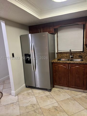10851 SW 6th St 5, Sweetwater, FL 33174