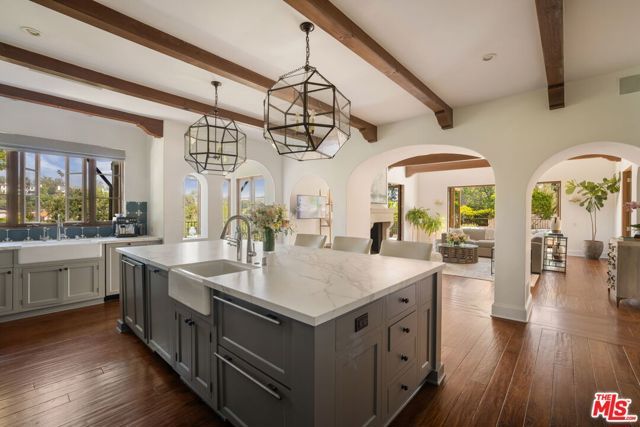 182 N Carmelina Avenue, Los Angeles, CA 90049