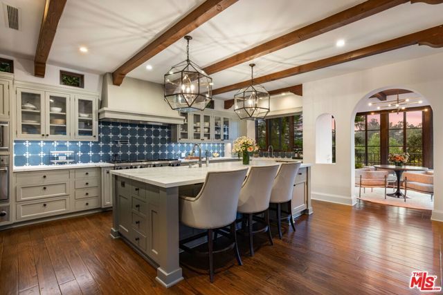 182 N Carmelina Avenue, Los Angeles, CA 90049