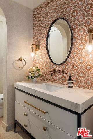 182 N Carmelina Avenue, Los Angeles, CA 90049