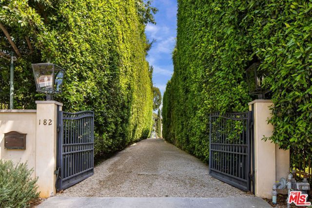 182 N Carmelina Avenue, Los Angeles, CA 90049