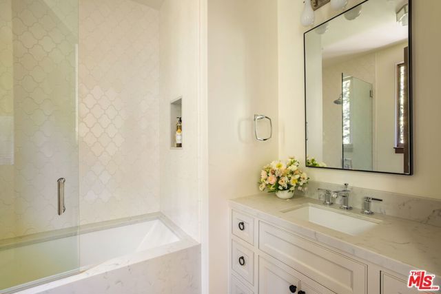 182 N Carmelina Avenue, Los Angeles, CA 90049