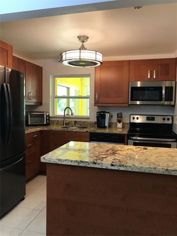 409 SW Natura Avenue D, Deerfield Beach, FL 33441