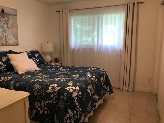 409 SW Natura Avenue D, Deerfield Beach, FL 33441